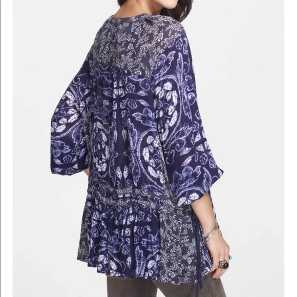 Free People Boho Ratio Indigo Printed Button Down Tunic Blouse size XS EUC - Picture 3 of 11
